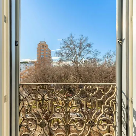 - Porta Venezia View Apartment Milan